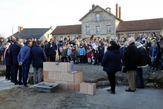 pose de la première pierre groupe scolaire saint erme
