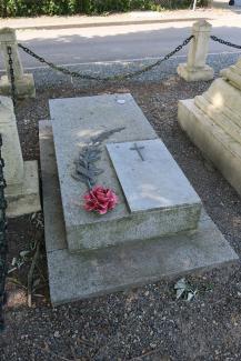 Tombe du lieutenant Houzé, 28 ans. Abattu le 6 juin 1940 aux commandes de son chasseur Curtiss H-75 (...) ©CD02