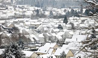 Vue quartier residentiel enneigé à Laon