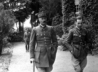 Le général Giraud après sa capture le 19 mai 1940 au Catelet. © NARA