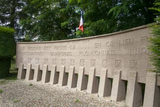 Monument aux fusillés de Plomion ©CD02
