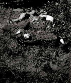 Les corps des fusillés de Plomion ©Arch. du Musée de la Résistance et de la Déportation de Tergnier