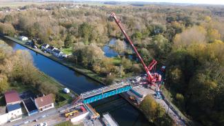 Pont de St Simon Vue en drone de la pose de la 1ere poutre