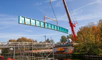 Pont de St Simon pose des poutres laterales