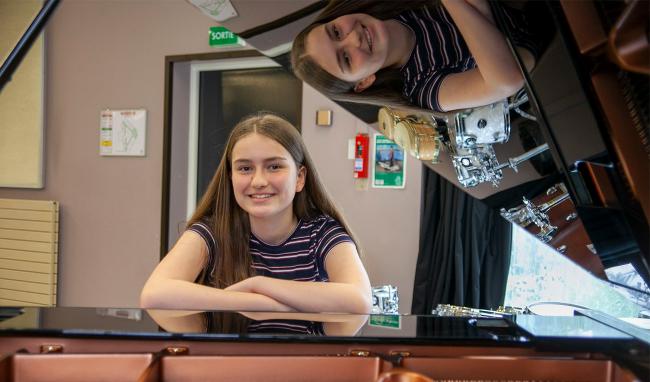 Emma Stievet au piano