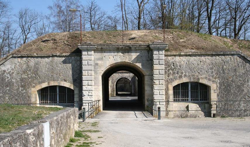 Fort < Bruyères-et-Montbérault < Aisne < Picardie