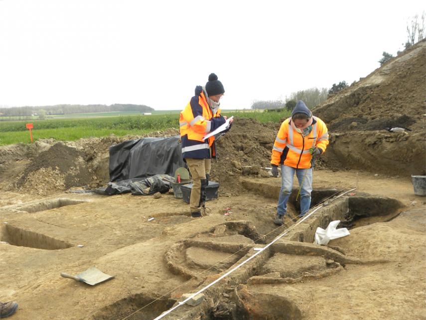 Les-archeologues-Inrap-sur-le-chantier-de-fouille--fours-de-potiers