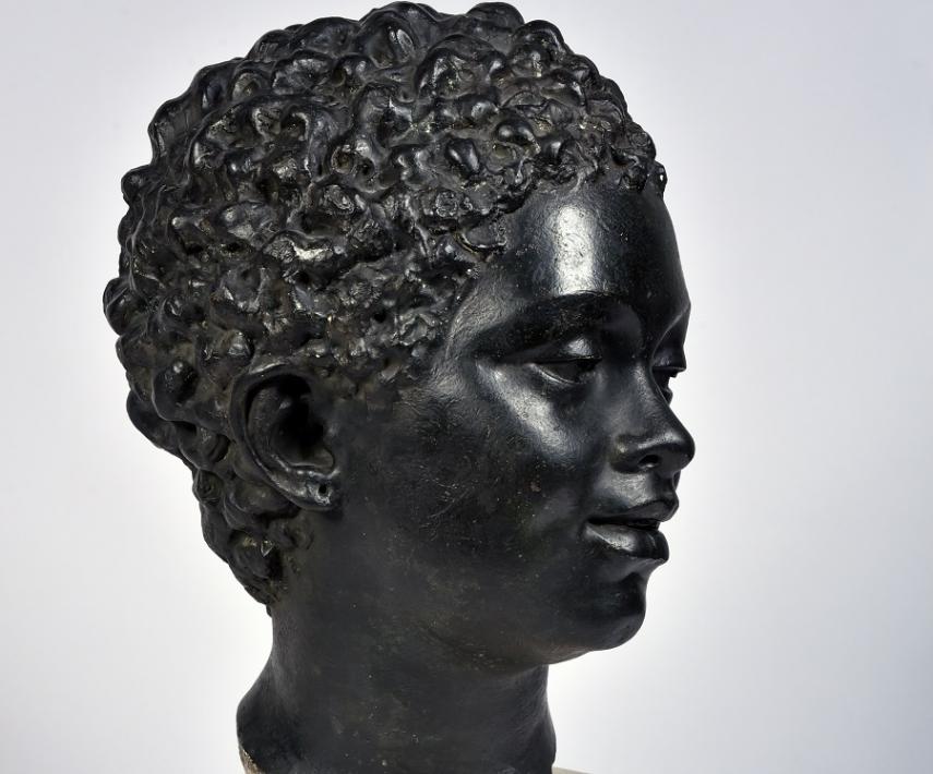 Buste de femme noire < Musée de Soissons < HDF