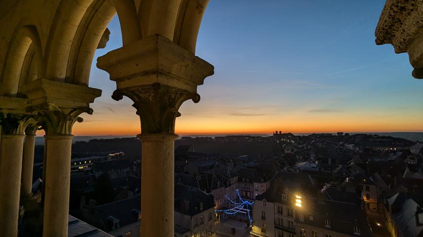 Montée tour nocturne Noël 2024 III < Laon < Aisne < Picardie