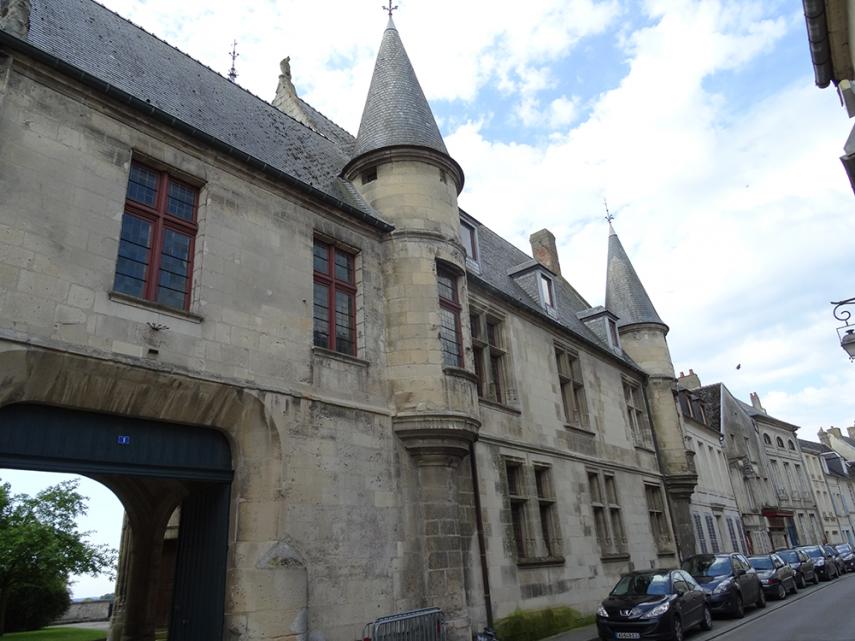 Hôtel Petit Saint-Vincent IV < Laon < Aisne < Picardie