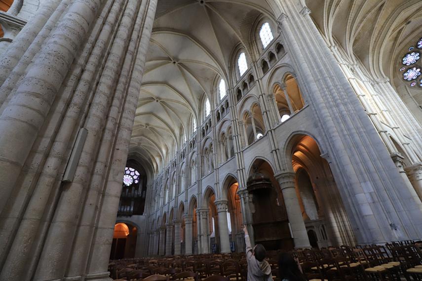 VG Notre-Dame dans son quartier < Laon < Aisne < Picardie