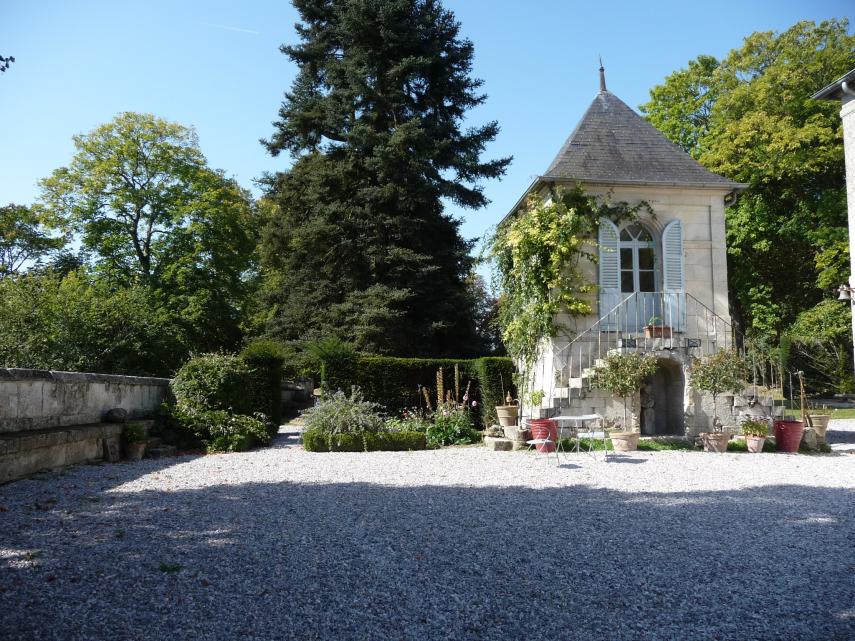 La volière et son. jardin