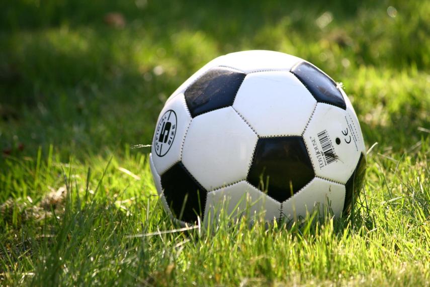 annros-football-1396740_1920