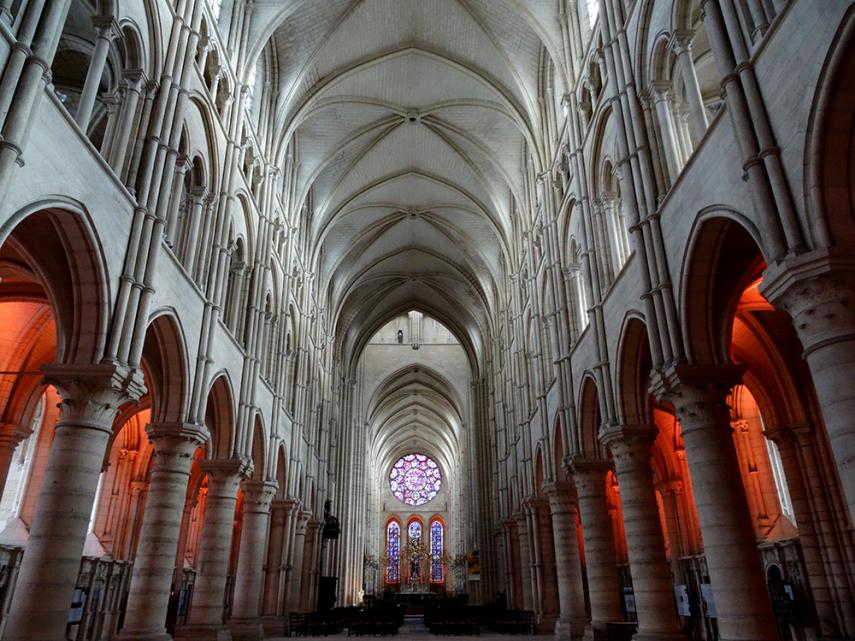 Cathédrale intérieur nef < Laon < Aisne < Picardie
