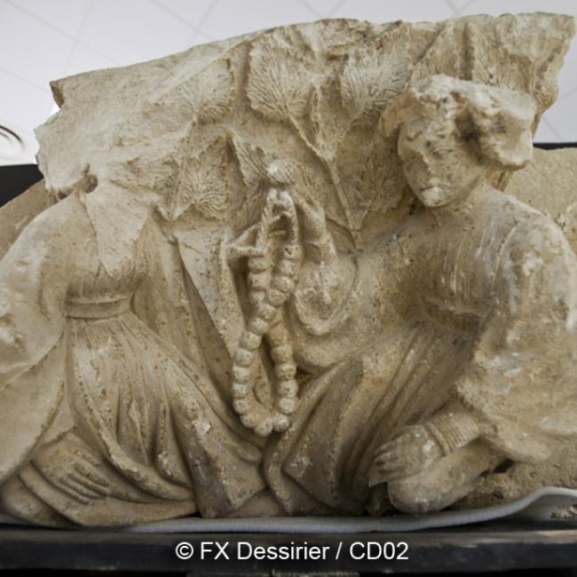 Culot sculpté du 13eme siecle trouvé à La Ferté-Milon
