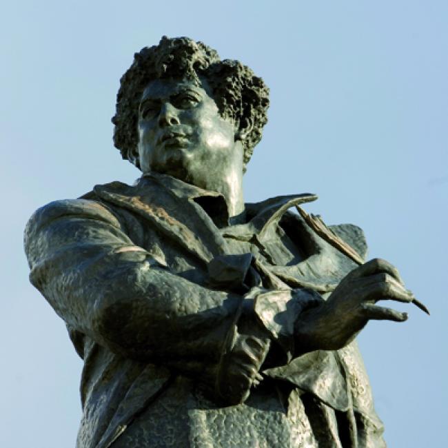 Statue Alexandre Dumas Villers-Cotterets