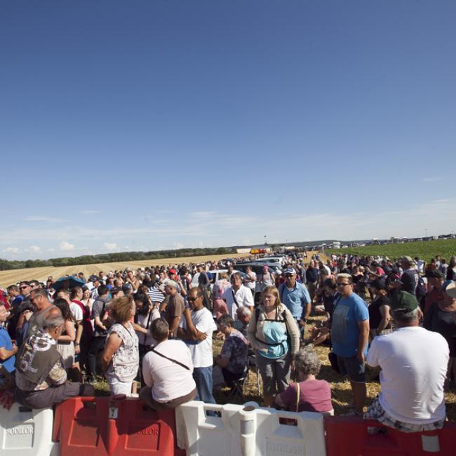 Le public avant l'entrée sur site