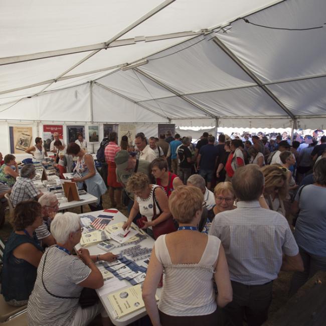 Les stands attirent de nombreux visiteurs