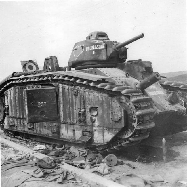 Char B1 bis n° 257 « Bourrasque » du 15e bataillon de chars de combats (BCC), immobilisé dans les environs de Mortiers le 17 mai 1940
