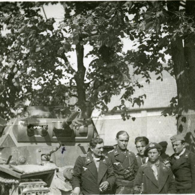 Équipage d’un Panzer III allemand aux environs de Saint-Quentin, mai 1940.