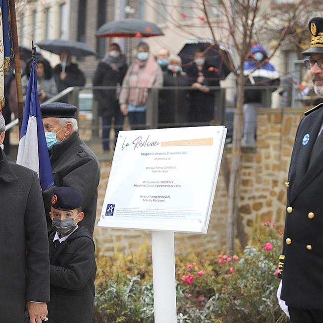 la-résilience-montcornet-de-gaulle-1940-bataille-France-plaque-president-prefet