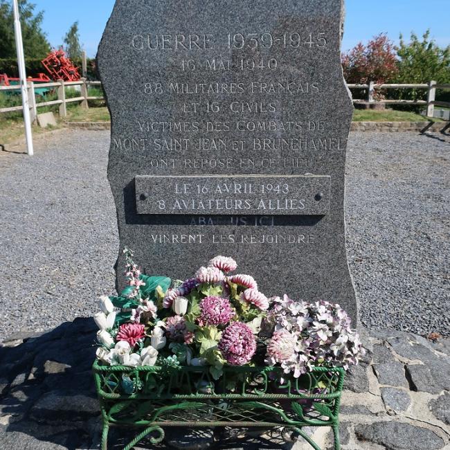 Monument aux militaires et civils victimes des combats de Mont-Saint-Jean et Brunehamel le 16 mai 1940. ©CD02