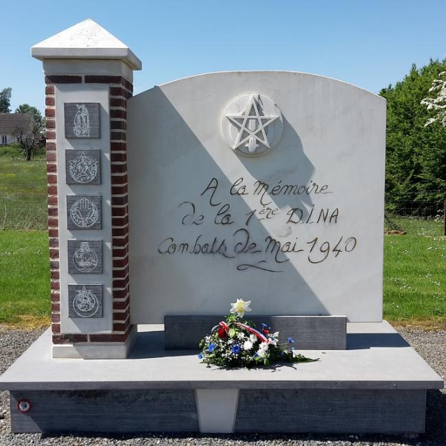 Le monument à la mémoire de la 1ère DINA situé dans le cimetière de Wassigny, à côté de la tombe du Lt-Colonel Trabila. ©CD02