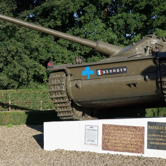 Char AMX-13 du monument en souvenir des combats des 15 et 17 mai à Montcornet, CD02